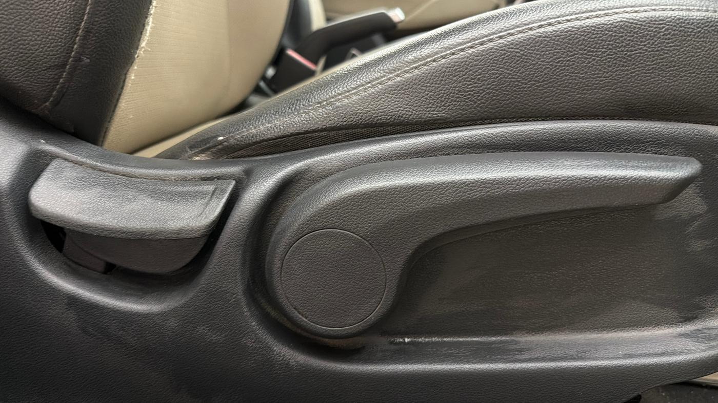 2018 Hyundai Verna 1.6 VTVT SX (O) AT, Petrol, Automatic, 41,532 km, Driver Side Adjustment Panel
