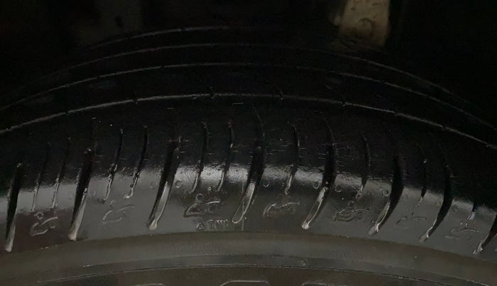 2022 Mahindra MARAZZO M4+ 7 STR, Diesel, Manual, 10,556 km, Left Front Tyre Tread