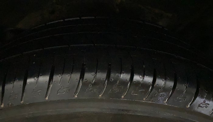 2022 Mahindra MARAZZO M4+ 7 STR, Diesel, Manual, 10,556 km, Left Rear Tyre Tread