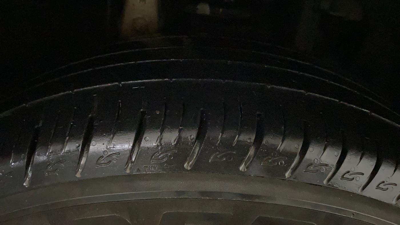 2022 Mahindra MARAZZO M4+ 7 STR, Diesel, Manual, 10,622 km, Right Front Tyre Tread