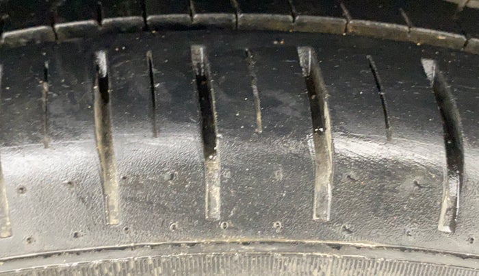 2022 Maruti Baleno ZETA PETROL 1.2, Petrol, Manual, 13,005 km, Right Front Tyre Tread