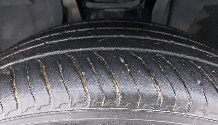 2021 Nissan MAGNITE XV PRM. TURBO . MT PETROL, Petrol, Manual, 9,032 km, Left Front Tyre Tread