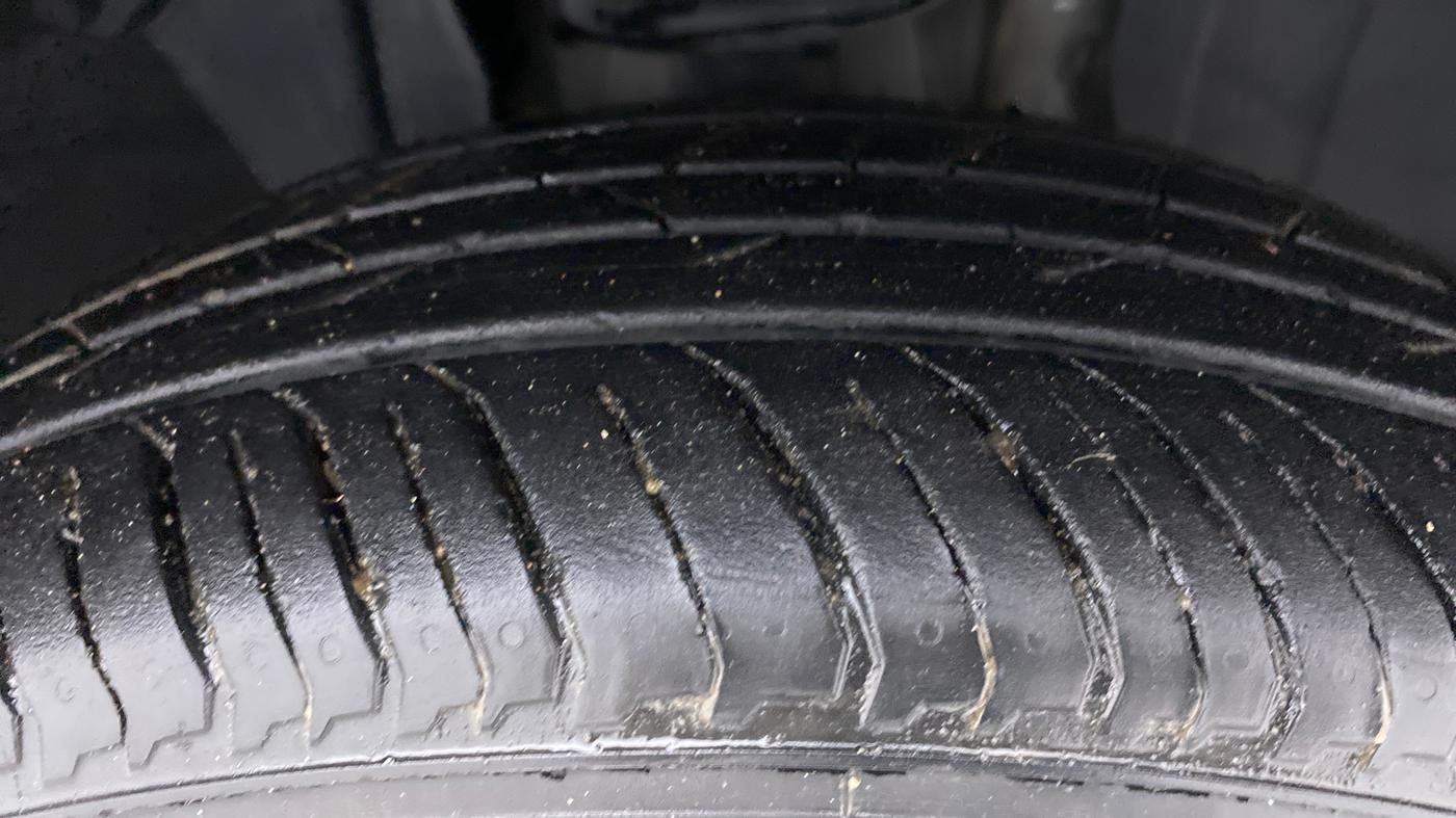 2021 Nissan MAGNITE XV PRM. TURBO . MT PETROL, Petrol, Manual, 9,032 km, Right Front Tyre Tread