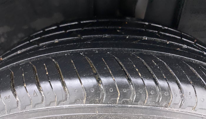 2021 Nissan MAGNITE XV PRM. TURBO . MT PETROL, Petrol, Manual, 9,032 km, Left Rear Tyre Tread
