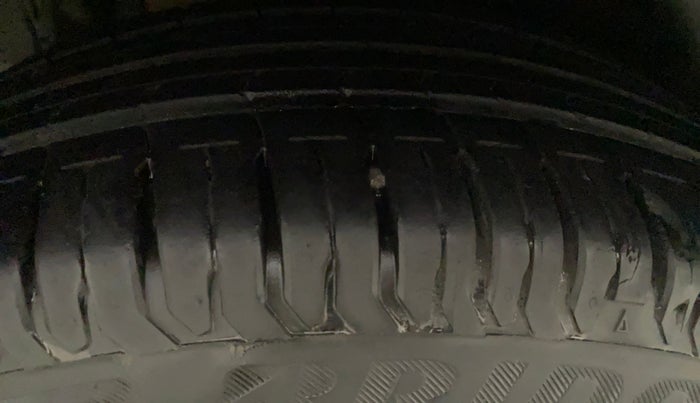 2017 Maruti Dzire ZDI AMT, Diesel, Automatic, 69,704 km, Right Rear Tyre Tread