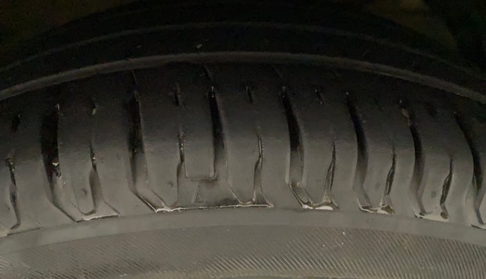 2017 Maruti Dzire ZDI AMT, Diesel, Automatic, 69,704 km, Right Front Tyre Tread
