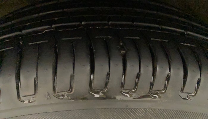 2017 Maruti Dzire ZDI AMT, Diesel, Automatic, 69,704 km, Left Front Tyre Tread