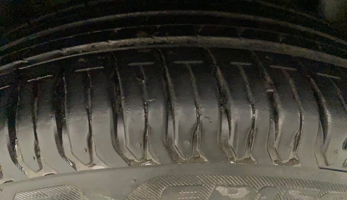 2017 Maruti Dzire ZDI AMT, Diesel, Automatic, 69,704 km, Left Rear Tyre Tread