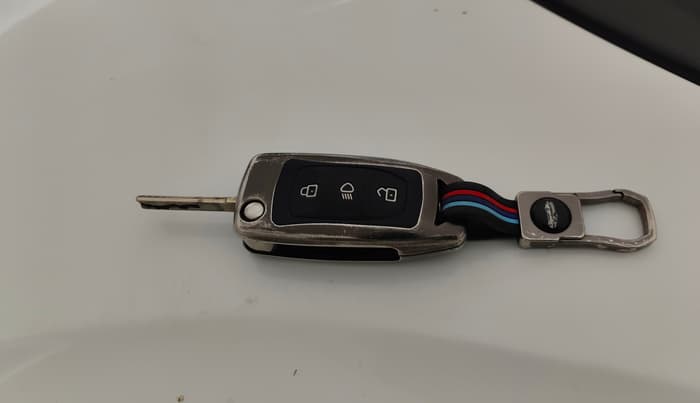 2018 Tata NEXON XM PETROL, Petrol, Manual, 85,810 km, Key Close Up
