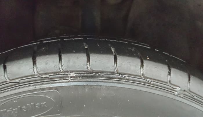 2018 Tata NEXON XM PETROL, Petrol, Manual, 85,810 km, Right Front Tyre Tread