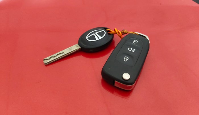 2022 Tata NEXON XM PETROL, Petrol, Manual, 23,146 km, Key Close Up