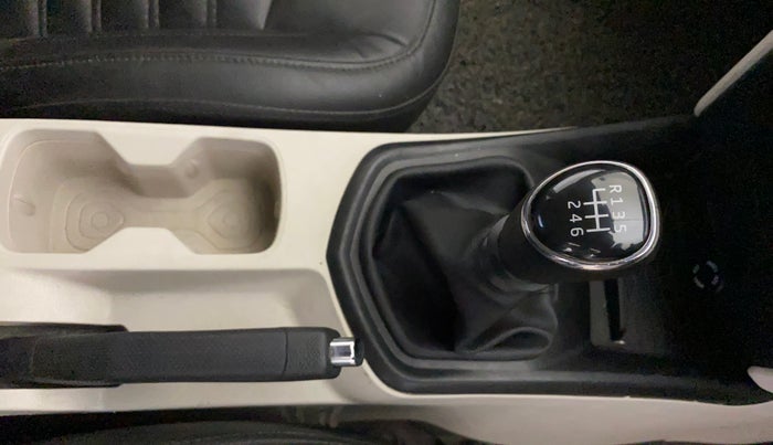 2020 Mahindra XUV300 W4 1.2 PETROL, Petrol, Manual, 61,281 km, Gear Lever