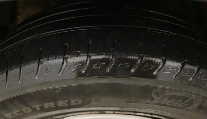 2020 Mahindra XUV300 W4 1.2 PETROL, Petrol, Manual, 61,281 km, Left Front Tyre Tread