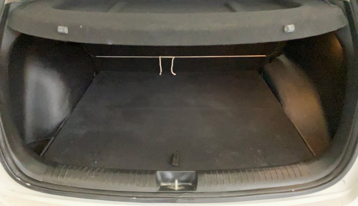 2016 Hyundai Creta S 1.6 PETROL, Petrol, Manual, 69,302 km, Boot Inside