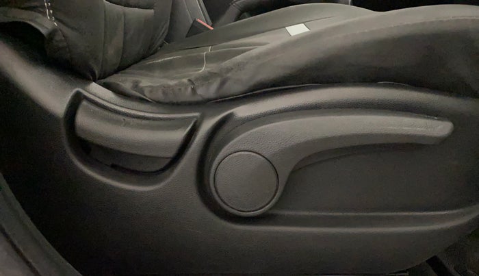 2016 Hyundai Creta S 1.6 PETROL, Petrol, Manual, 69,302 km, Driver Side Adjustment Panel