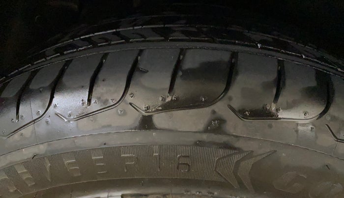 2016 Hyundai Creta S 1.6 PETROL, Petrol, Manual, 69,302 km, Right Rear Tyre Tread