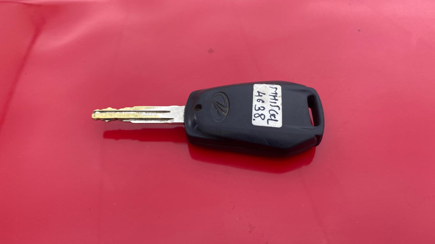 2018 Mahindra KUV 100 NXT K4+ P 6 STR, Petrol, Manual, 27,991 km, Key Close Up