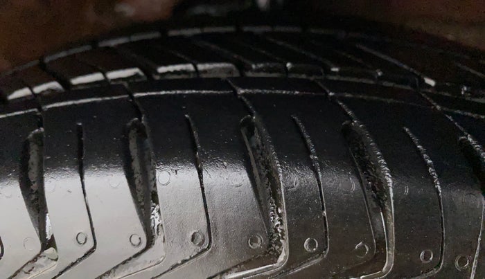 2018 Maruti Celerio VXI CNG, CNG, Manual, 99,211 km, Right Front Tyre Tread