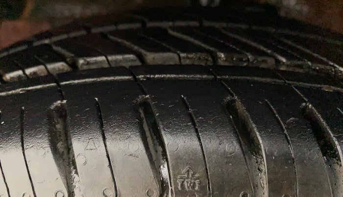 2018 Maruti Celerio VXI CNG, CNG, Manual, 99,211 km, Left Front Tyre Tread