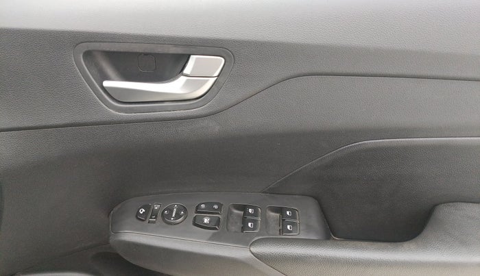 2022 Hyundai Verna SX (O) 1.0 TURBO DCT, Petrol, Automatic, 41,686 km, Driver Side Door Panels Control