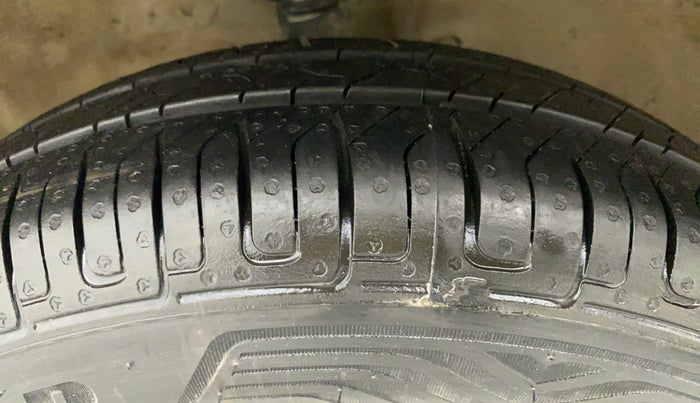 2012 Maruti Wagon R 1.0 LXI, CNG, Manual, 86,615 km, Left Front Tyre Tread