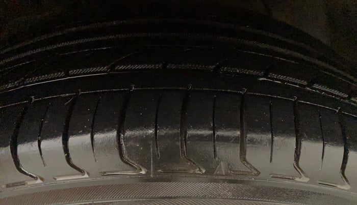 2017 Ford Ecosport TITANIUM+ 1.5L DIESEL, Diesel, Manual, 79,659 km, Left Front Tyre Tread