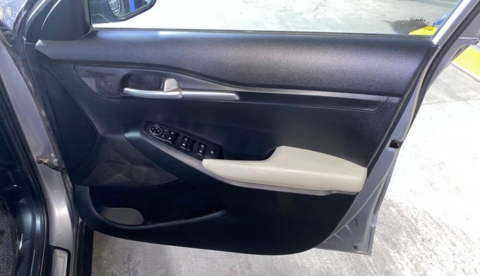 2021 KIA SELTOS HTK PLUS 1.5 IMT, Petrol, Manual, 49,492 km, Driver Side Door Panels Control