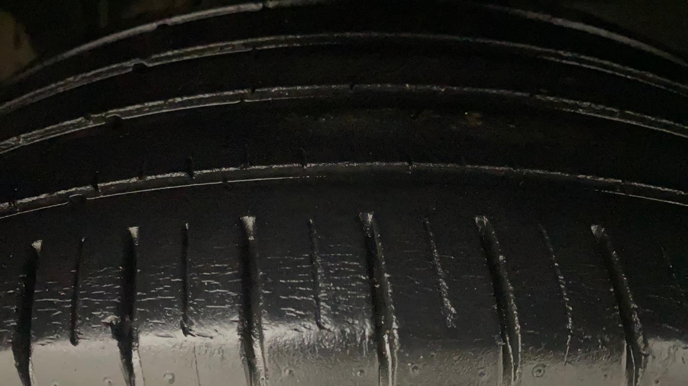 2021 Toyota Glanza V, Petrol, Manual, 45,673 km, Right Front Tyre Tread