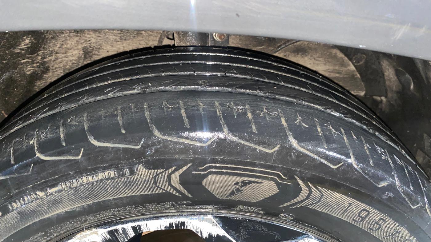 2023 Maruti FRONX ZETA 1.0L TURBO 6 AT, Petrol, Automatic, 34,068 km, Right Front Tyre Tread