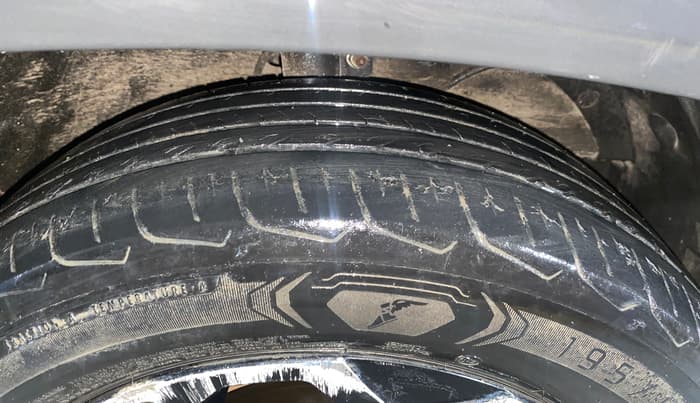 2023 Maruti FRONX ZETA 1.0L TURBO 6 AT, Petrol, Automatic, 34,068 km, Right Front Tyre Tread