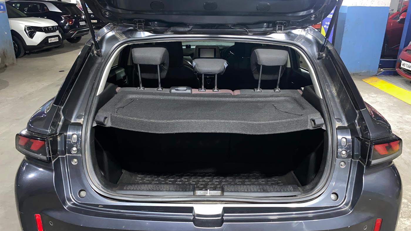 2023 Maruti FRONX ZETA 1.0L TURBO 6 AT, Petrol, Automatic, 34,068 km, Boot Inside