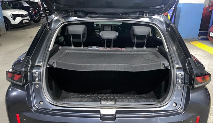2023 Maruti FRONX ZETA 1.0L TURBO 6 AT, Petrol, Automatic, 34,068 km, Boot Inside