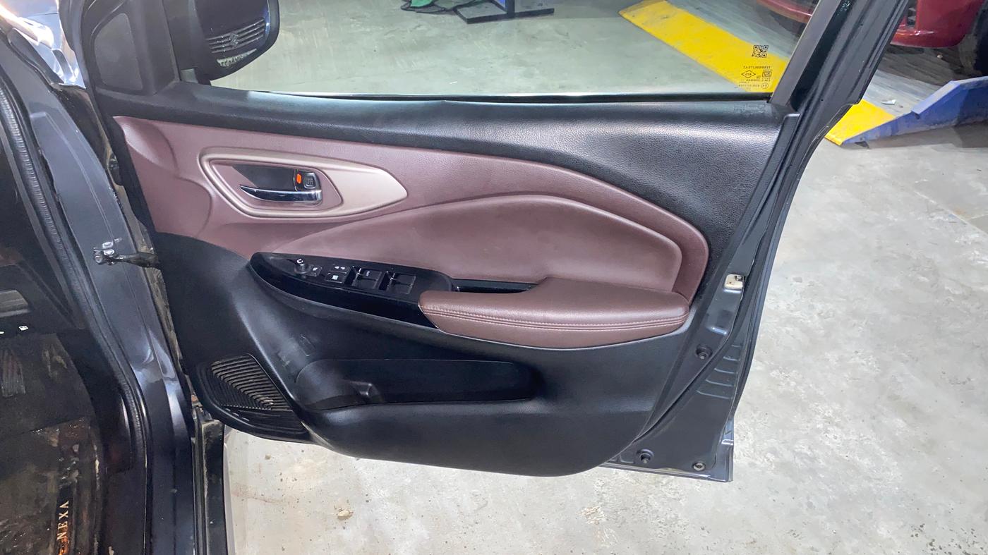 2023 Maruti FRONX ZETA 1.0L TURBO 6 AT, Petrol, Automatic, 34,068 km, Driver Side Door Panels Control