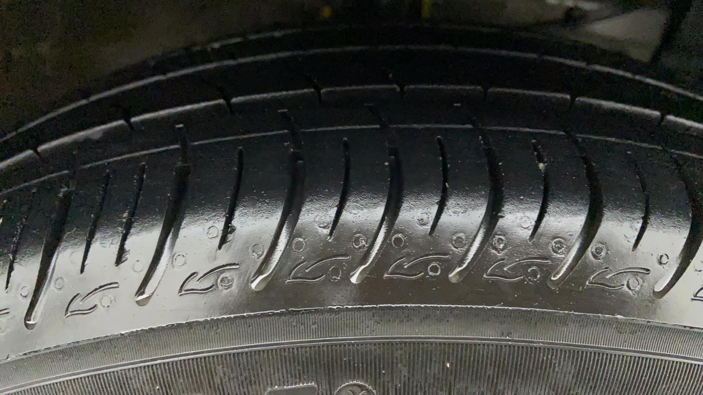 2017 Maruti Ertiga VDI SHVS, Diesel, Manual, 17,714 km, Right Front Tyre Tread