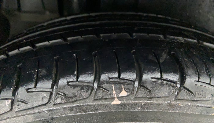 2017 Maruti Ertiga VDI SHVS, Diesel, Manual, 17,714 km, Right Rear Tyre Tread