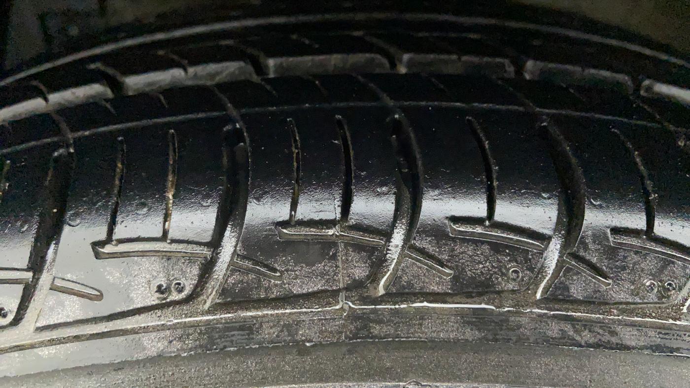 2017 Maruti Ertiga VDI SHVS, Diesel, Manual, 17,714 km, Left Front Tyre Tread