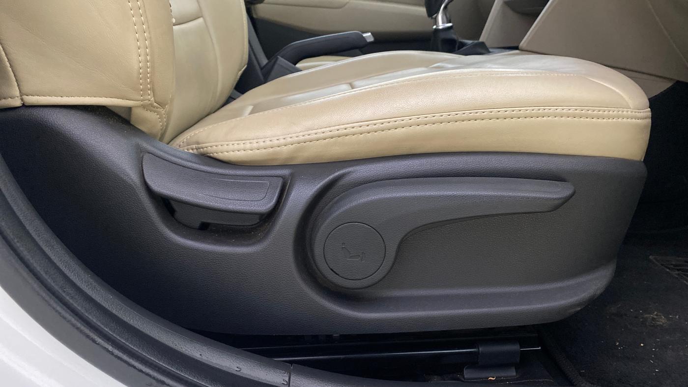 2021 Hyundai New Elantra 2.0 SX MT PETROL, Petrol, Manual, 38,094 km, Driver Side Adjustment Panel