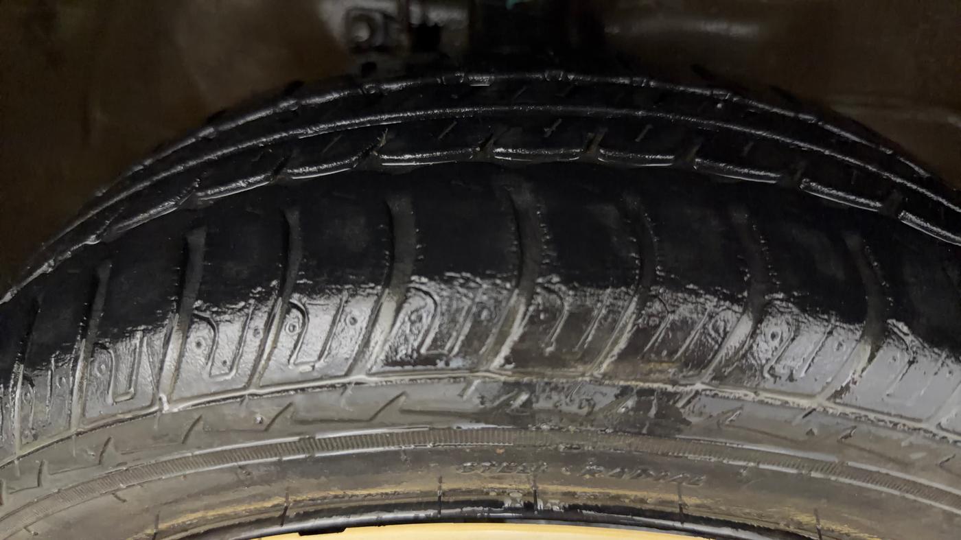 2015 Maruti Wagon R 1.0 VXI, Petrol, Manual, 11,326 km, Right Front Tyre Tread