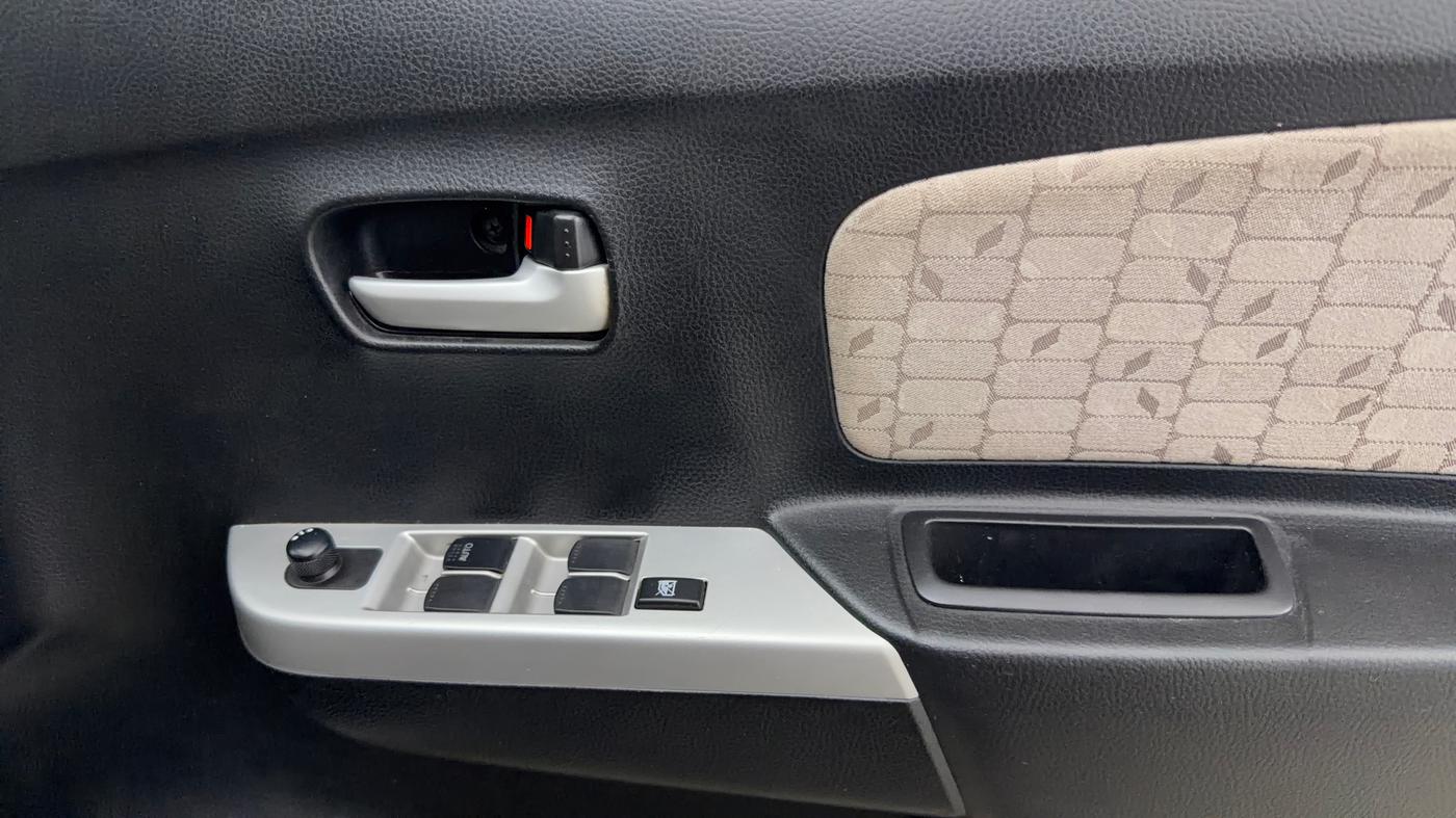 2015 Maruti Wagon R 1.0 VXI, Petrol, Manual, 11,326 km, Driver Side Door Panels Control