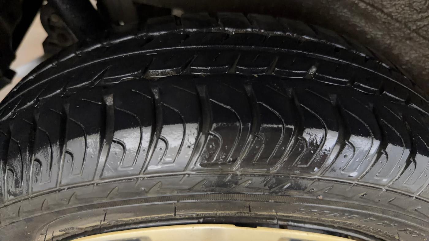2015 Maruti Wagon R 1.0 VXI, Petrol, Manual, 11,326 km, Right Rear Tyre Tread