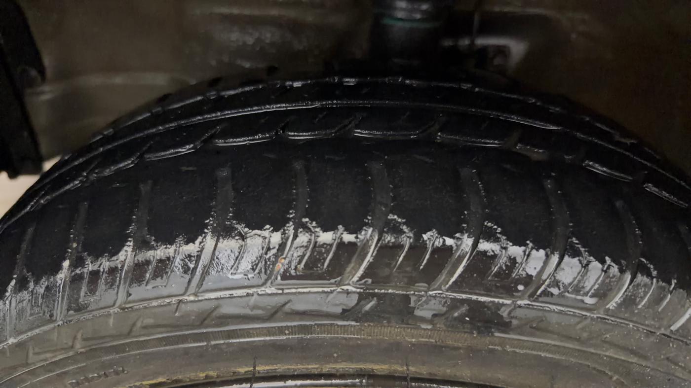 2015 Maruti Wagon R 1.0 VXI, Petrol, Manual, 11,326 km, Left Front Tyre Tread