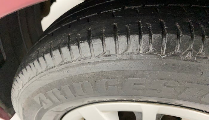 2014 Hyundai i10 SPORTZ 1.1, Petrol, Manual, 37,958 km, Left front tyre - Minor crack
