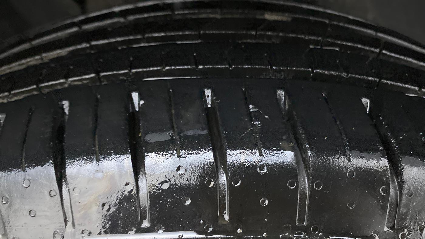 2021 Tata PUNCH ACCOMPLISHED DAZZLE PACK MT, Petrol, Manual, 11,070 km, Right Front Tyre Tread