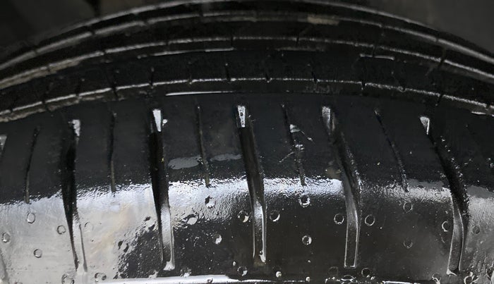 2021 Tata PUNCH ACCOMPLISHED DAZZLE PACK MT, Petrol, Manual, 11,070 km, Right Front Tyre Tread