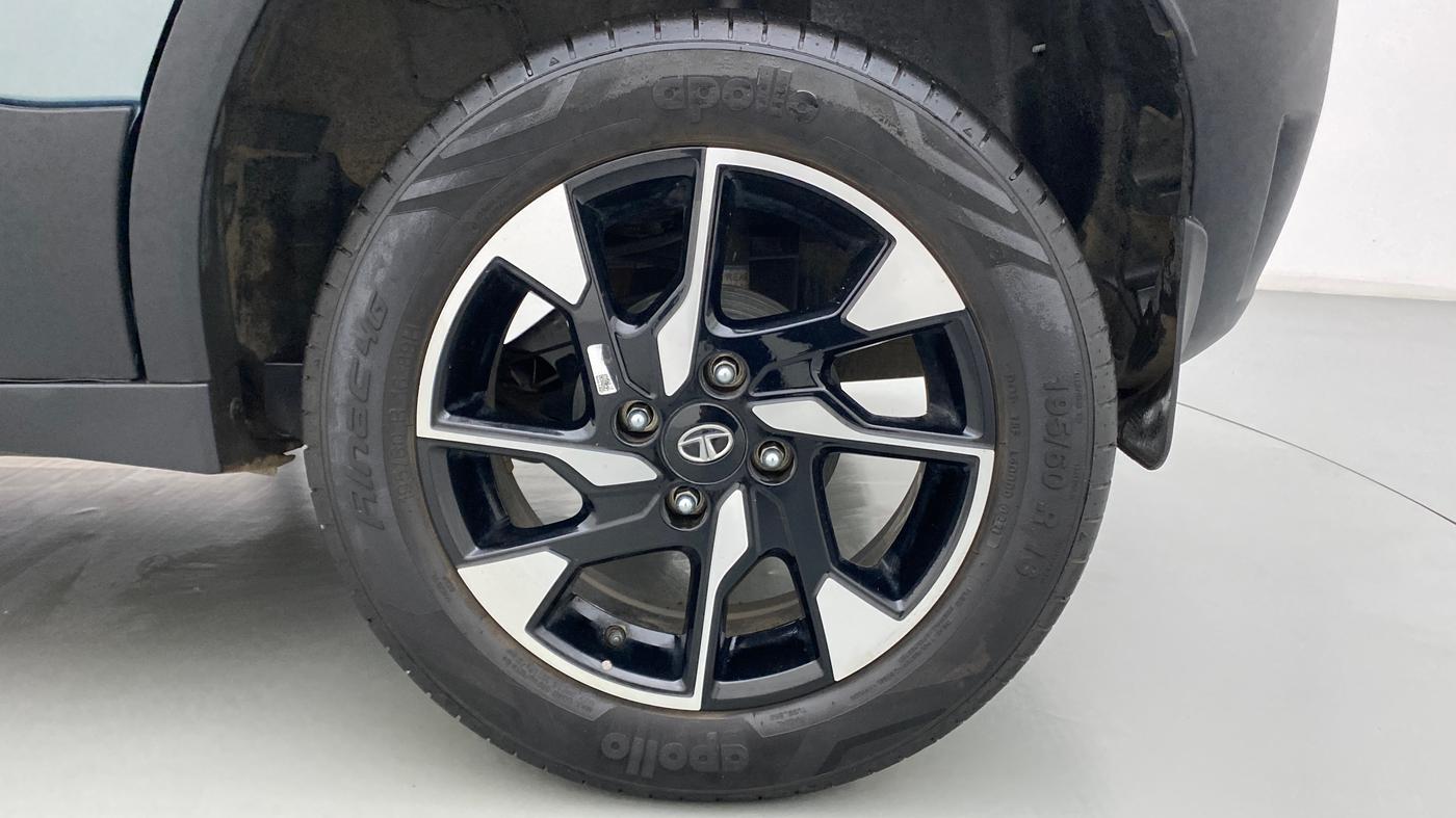 2021 Tata PUNCH ACCOMPLISHED DAZZLE PACK MT, Petrol, Manual, 11,070 km, Left Rear Wheel
