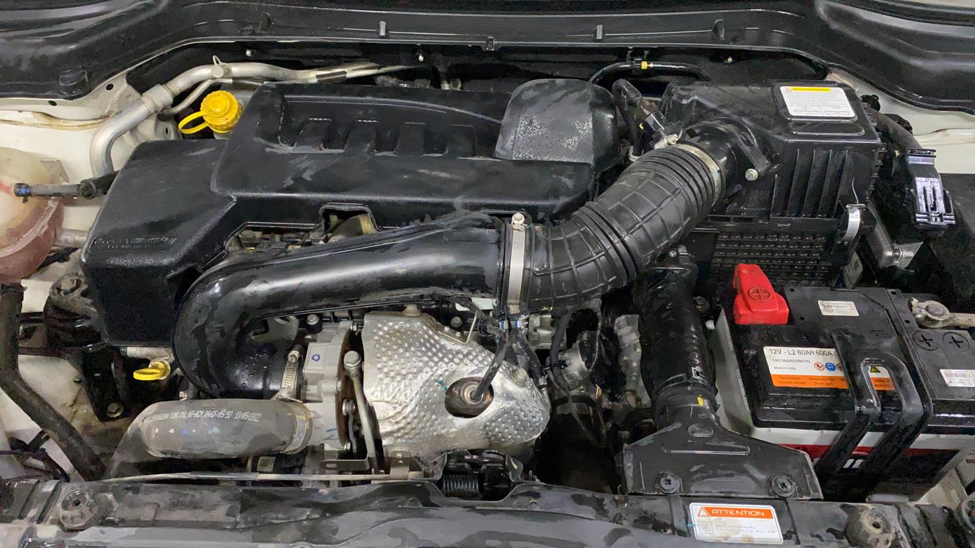 2022 Mahindra XUV300 W6 1.5 DIESEL AMT, Diesel, Automatic, 41,647 km, Engine View