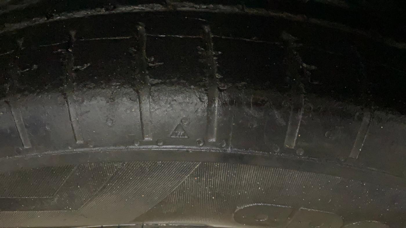 2022 Mahindra XUV300 W6 1.5 DIESEL AMT, Diesel, Automatic, 41,647 km, Left Front Tyre Tread