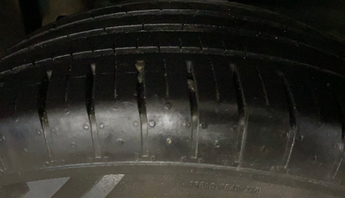 2022 Mahindra XUV300 W6 1.5 DIESEL AMT, Diesel, Automatic, 24,304 km, Left Rear Tyre Tread