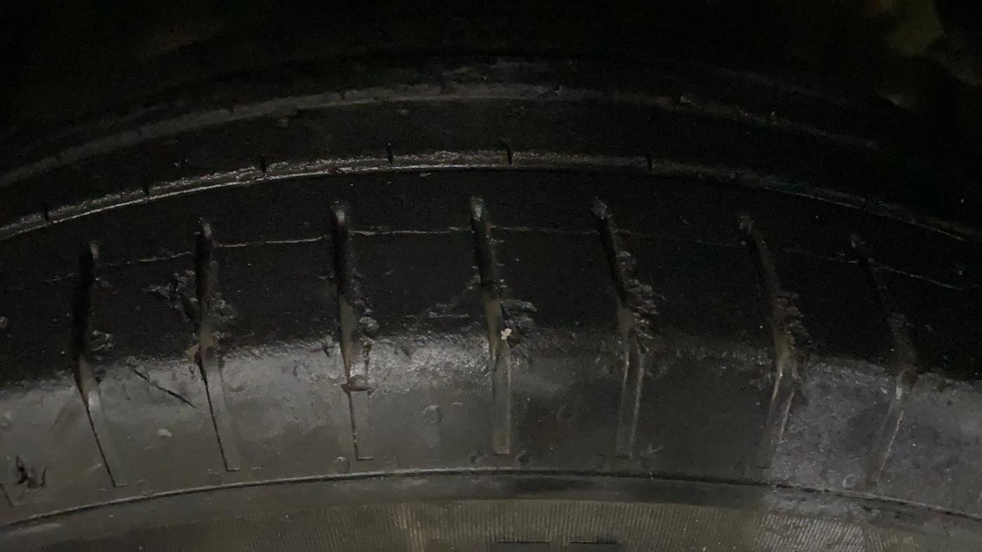 2022 Mahindra XUV300 W6 1.5 DIESEL AMT, Diesel, Automatic, 41,647 km, Right Front Tyre Tread