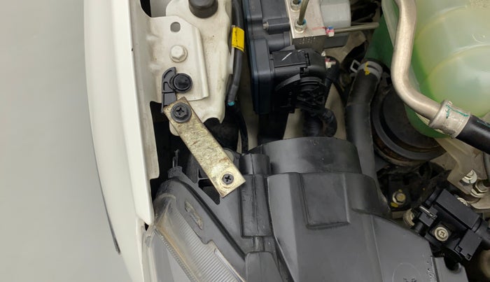2019 Maruti Vitara Brezza VDI, Diesel, Manual, 58,894 km, Right headlight - Clamp has minor damage